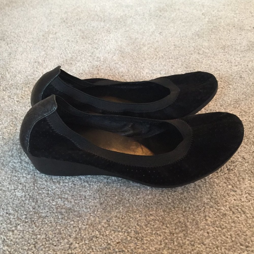 Cole Haan Black Size 8 Slip On Shoes